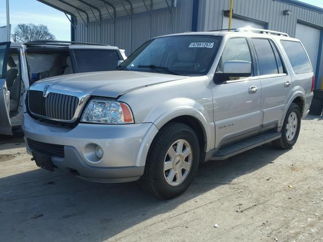 5LMFU27R03LJ28104 - 2003 LINCOLN NAVIGATOR SILVER photo 2
