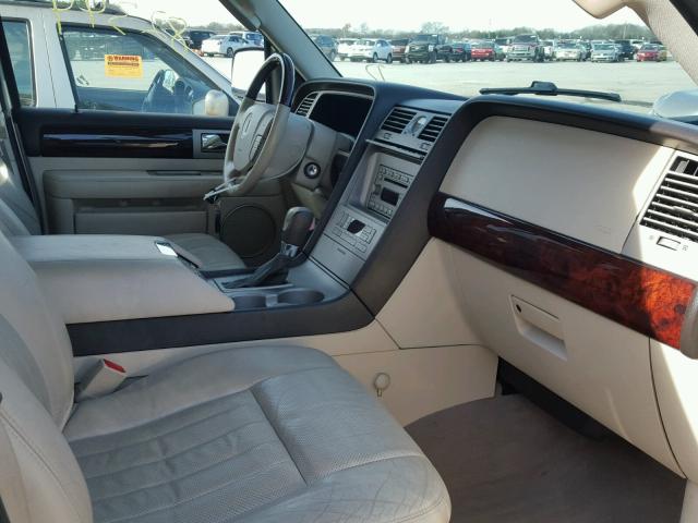 5LMFU27R03LJ28104 - 2003 LINCOLN NAVIGATOR SILVER photo 5