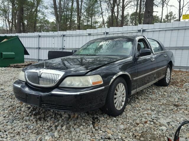 1LNHM83W84Y615890 - 2004 LINCOLN TOWN CAR U BLACK photo 2