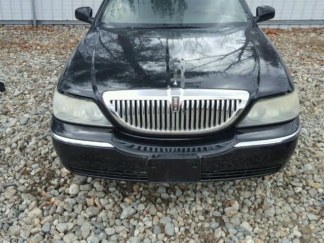 1LNHM83W84Y615890 - 2004 LINCOLN TOWN CAR U BLACK photo 7