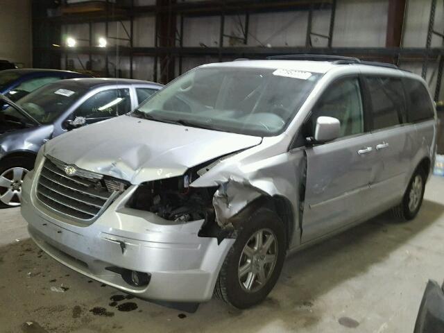 2A4RR5D12AR105606 - 2010 CHRYSLER TOWN & COU SILVER photo 2