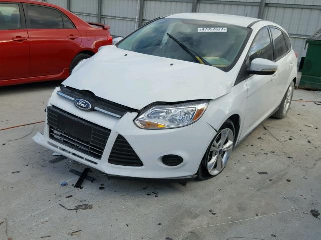 1FADP3K20EL233868 - 2014 FORD FOCUS SE WHITE photo 2