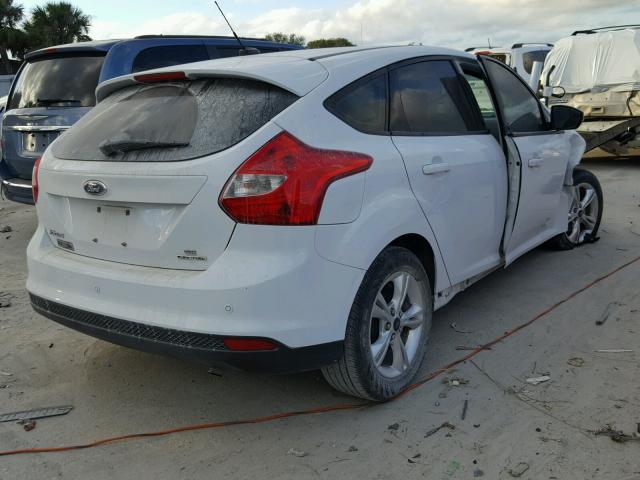 1FADP3K20EL233868 - 2014 FORD FOCUS SE WHITE photo 4