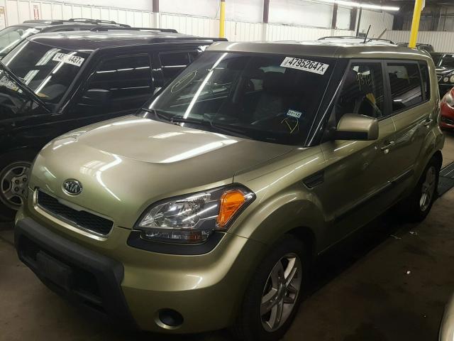 KNDJT2A20B7213323 - 2011 KIA SOUL GREEN photo 2