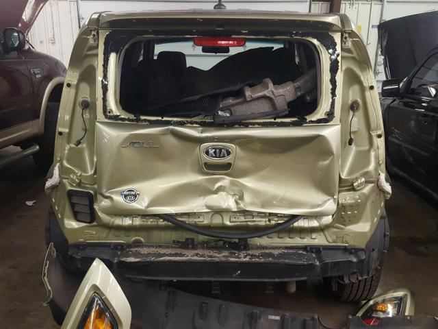 KNDJT2A20B7213323 - 2011 KIA SOUL GREEN photo 9