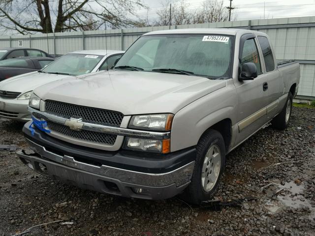 1GCEC19Z35Z203732 - 2005 CHEVROLET SILVERADO GRAY photo 2