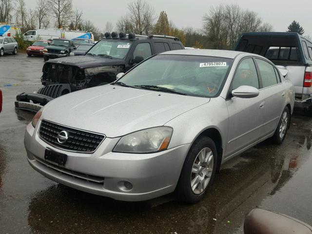 1N4AL11D25N930307 - 2005 NISSAN ALTIMA S SILVER photo 2