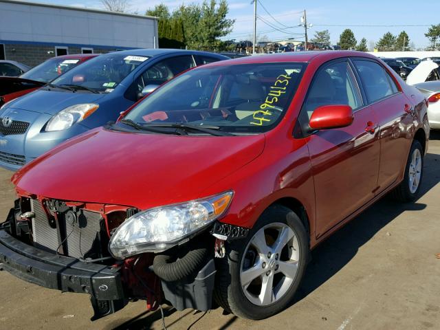 2T1BU4EE2DC111640 - 2013 TOYOTA COROLLA BA RED photo 2