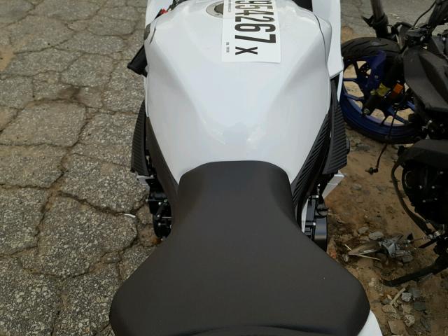 JS1GR7MA0H2100108 - 2017 SUZUKI GSX-R750 WHITE photo 5