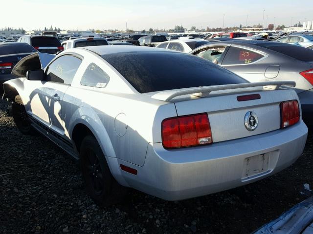 1ZVFT80N675352067 - 2007 FORD MUSTANG SILVER photo 3