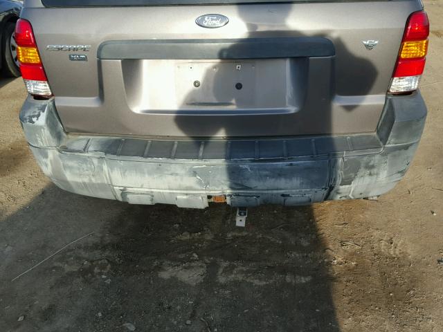 1FMYU03125KD86262 - 2005 FORD ESCAPE XLT GRAY photo 9