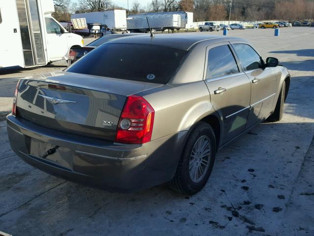 2C3KA53G58H251443 - 2008 CHRYSLER 300 TOURIN GRAY photo 4