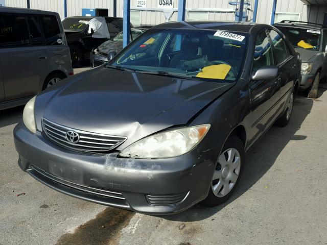 4T1BE32KX5U527291 - 2005 TOYOTA CAMRY LE 灰色 照片 2