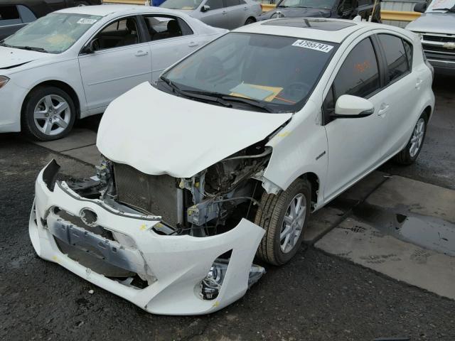 JTDKDTB38F1088112 - 2015 TOYOTA PRIUS C WHITE photo 2