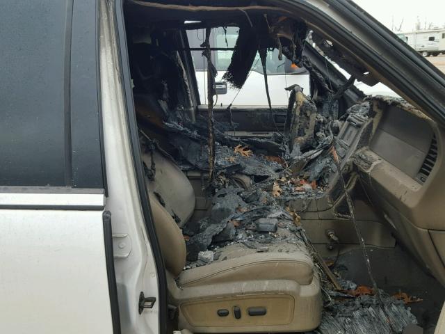 5LMJJ3J52BEJ06199 - 2011 LINCOLN NAVIGATOR 白色 照片 5