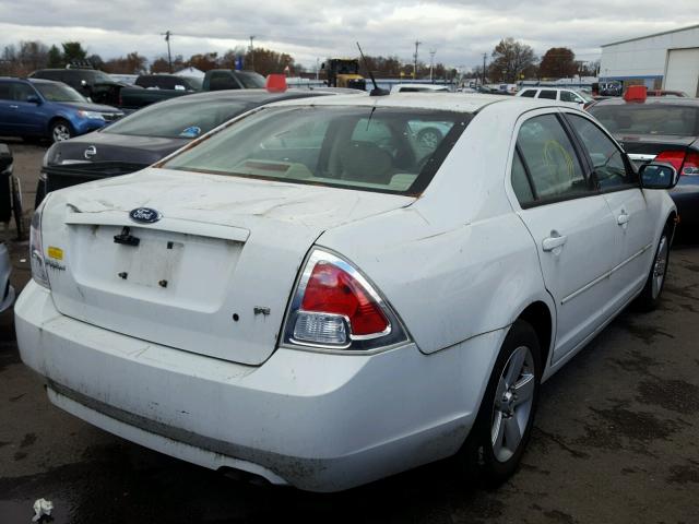 3FAHP07Z49R147606 - 2009 FORD FUSION SE WHITE photo 4