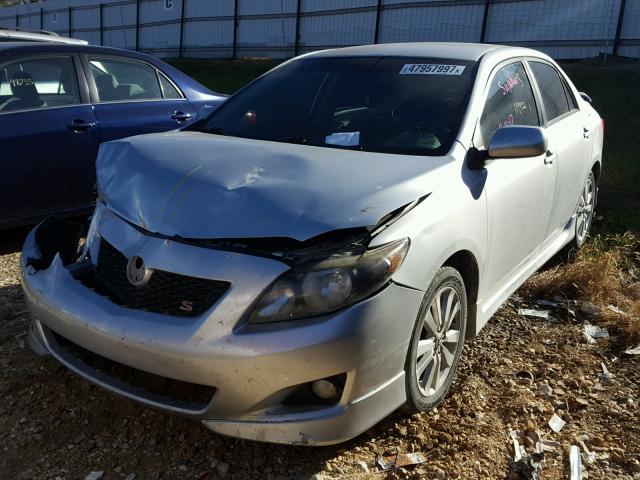 1NXBU4EE1AZ239233 - 2010 TOYOTA COROLLA BA SILVER photo 2