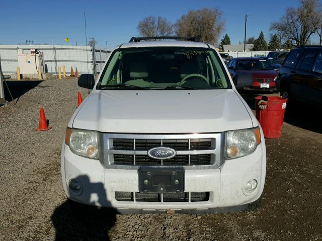 1FMCU93158KC93576 - 2008 FORD ESCAPE XLT WHITE photo 9