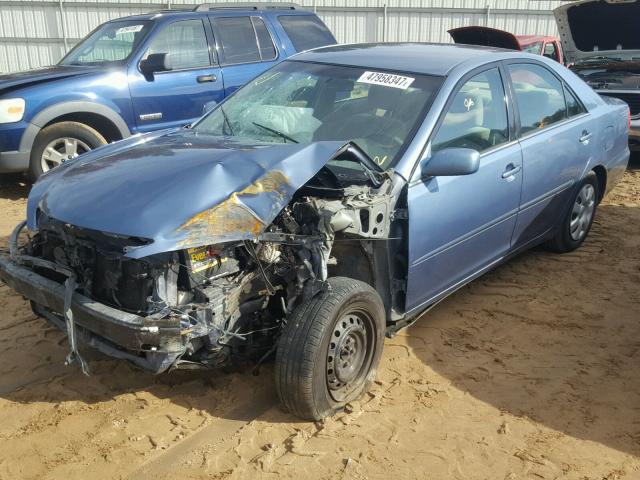 4T1BE32K73U675590 - 2003 TOYOTA CAMRY LE BLUE photo 2