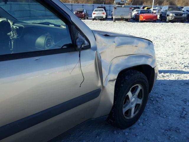 1GNDS13S252193690 - 2005 CHEVROLET TRAILBLAZE GOLD photo 9