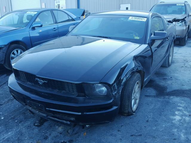 1ZVHT80N385109133 - 2008 FORD MUSTANG BLACK photo 2