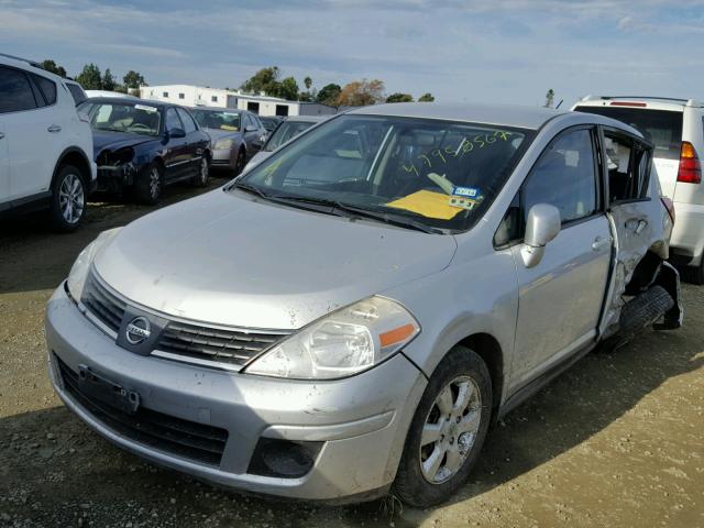 3N1BC13E18L360943 - 2008 NISSAN VERSA S SILVER photo 2