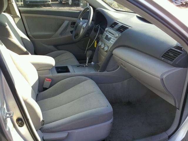 4T1BE46K49U283160 - 2009 TOYOTA CAMRY BASE ვერცხლისფერი ფოტო 5