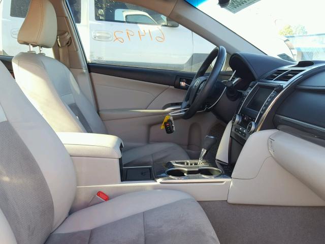 4T1BD1FK0EU108545 - 2014 TOYOTA CAMRY HYBR SILVER photo 5