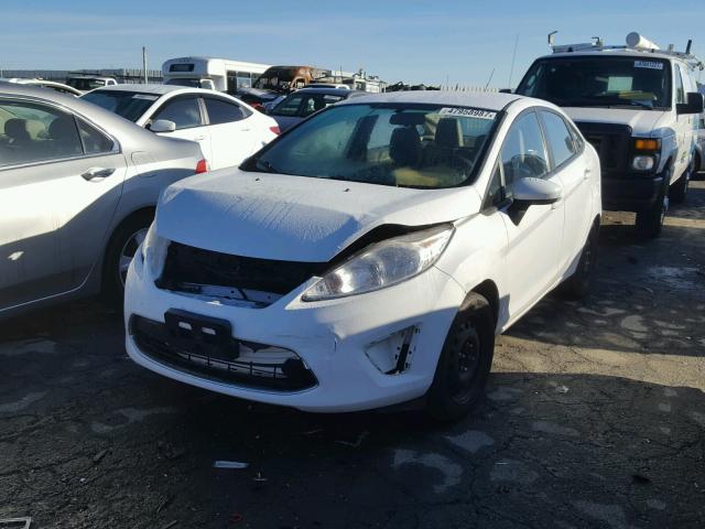 3FADP4AJXBM172635 - 2011 FORD FIESTA S WHITE photo 2