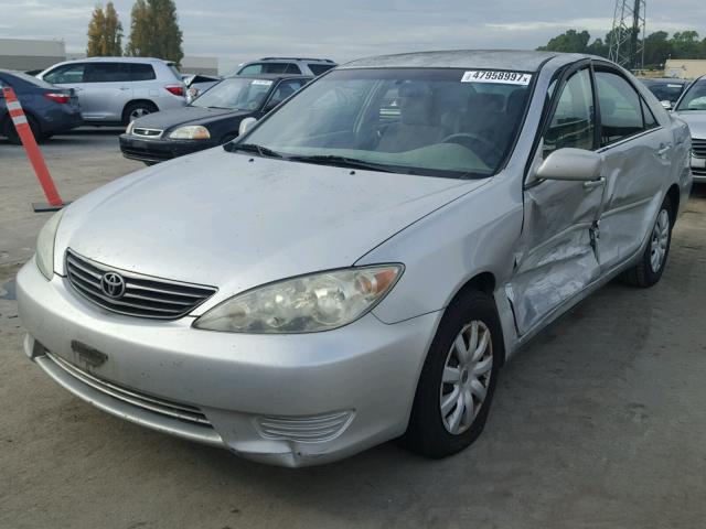 4T1BE32K45U103024 - 2005 TOYOTA CAMRY LE SILVER photo 2