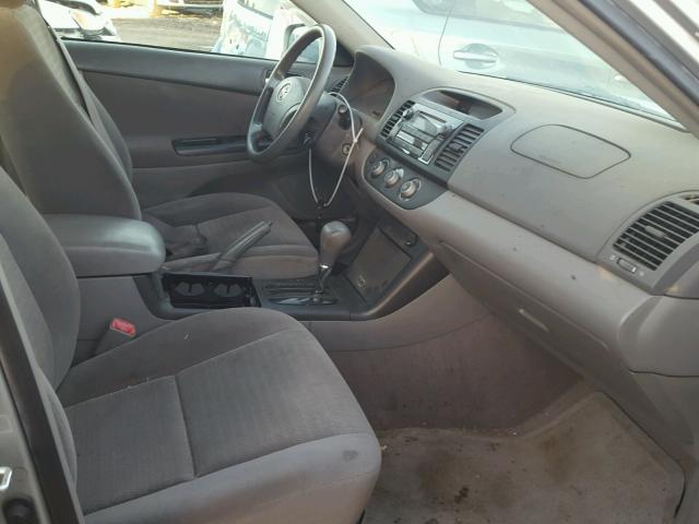 4T1BE32K45U103024 - 2005 TOYOTA CAMRY LE 银色 照片 5