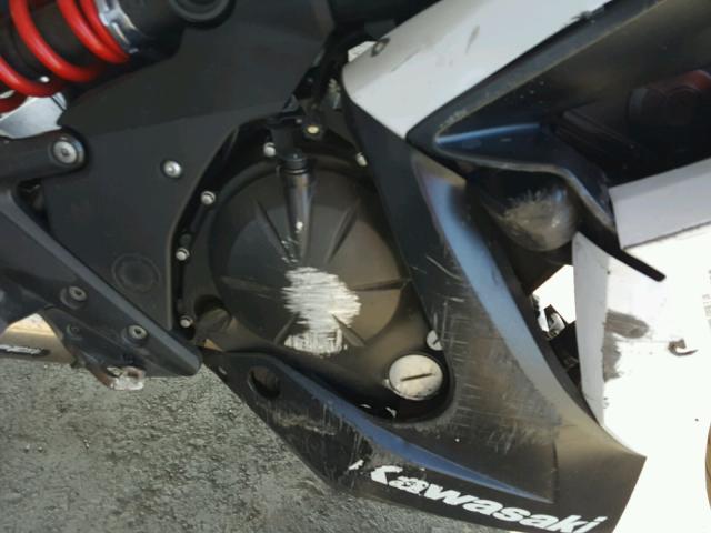 JKAEXEE11DDA09768 - 2013 KAWASAKI EX650 E WHITE photo 7