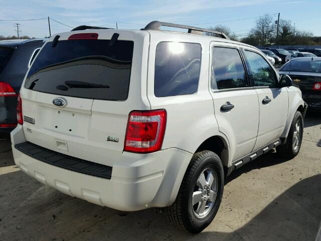 1FMCU0DG2BKB63325 - 2011 FORD ESCAPE XLT WHITE photo 4