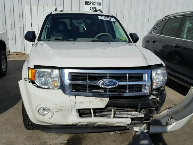 1FMCU0DG2BKB63325 - 2011 FORD ESCAPE XLT WHITE photo 9