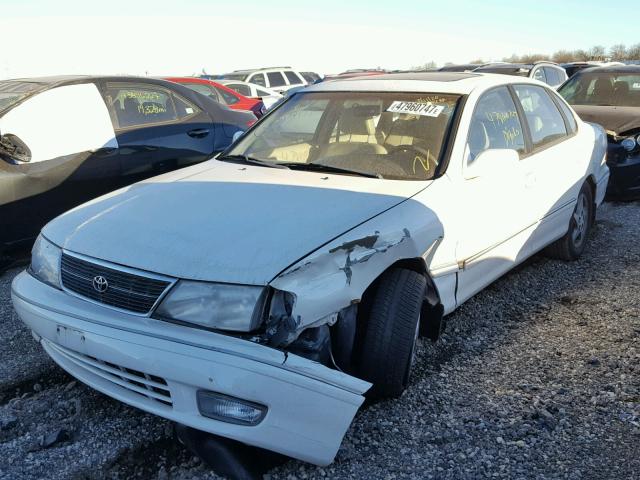 4T1BF18B1XU310031 - 1999 TOYOTA AVALON XL WHITE photo 2