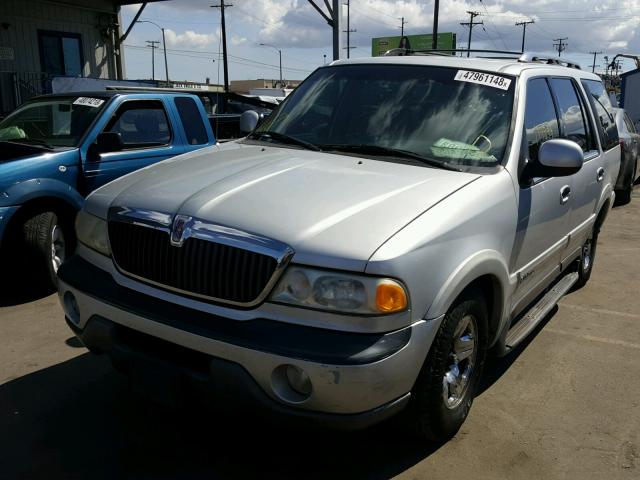 5LMRU27L1WLJ45703 - 1998 LINCOLN NAVIGATOR Күміс фото 2