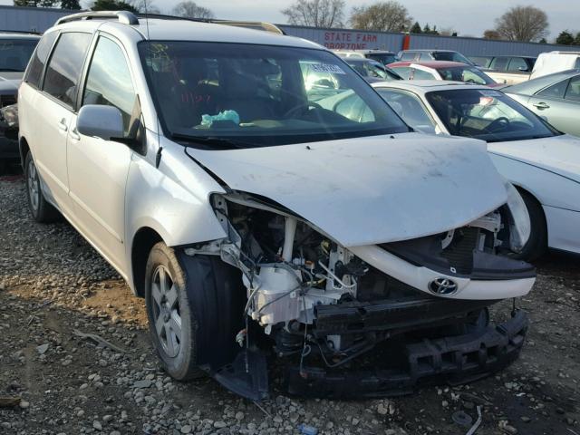 5TDZK22CX8S222316 - 2008 TOYOTA SIENNA XLE WHITE photo 1