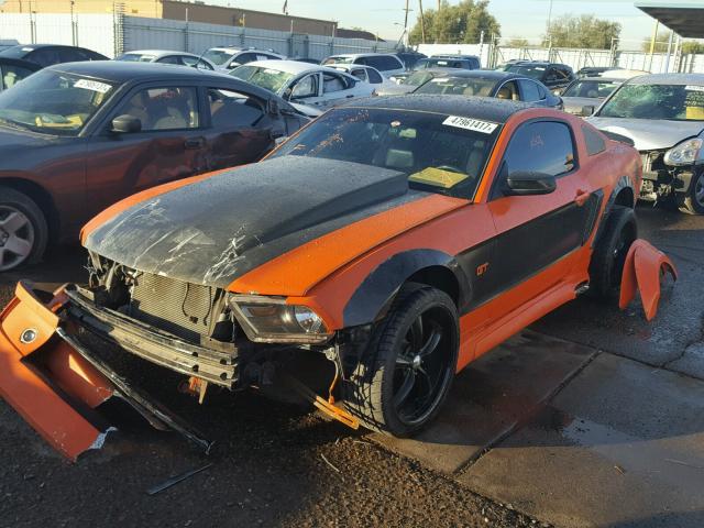 1ZVBP8CH7A5150306 - 2010 FORD MUSTANG GT ORANGE photo 2