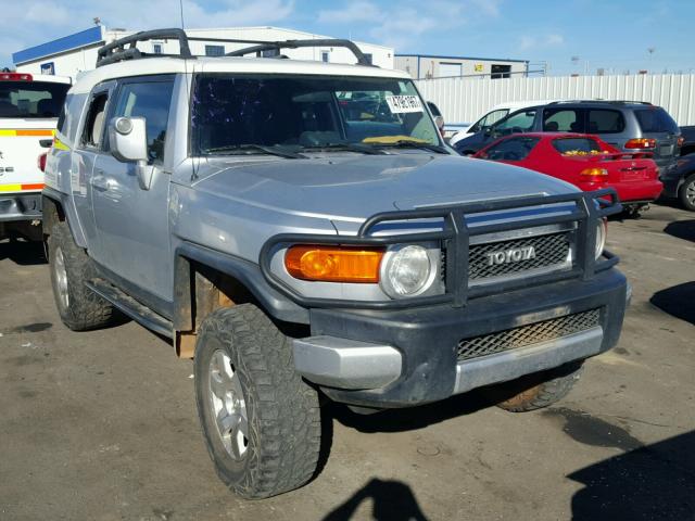 JTEBU11F880106502 - 2008 TOYOTA FJ CRUISER SILVER photo 1