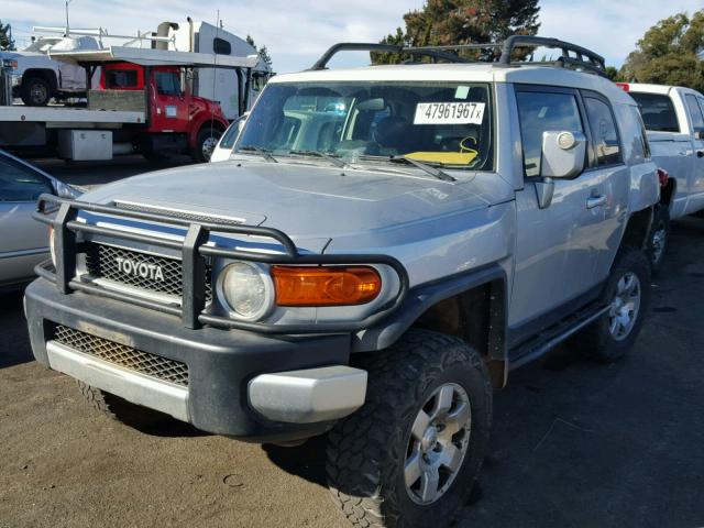 JTEBU11F880106502 - 2008 TOYOTA FJ CRUISER SILVER photo 2