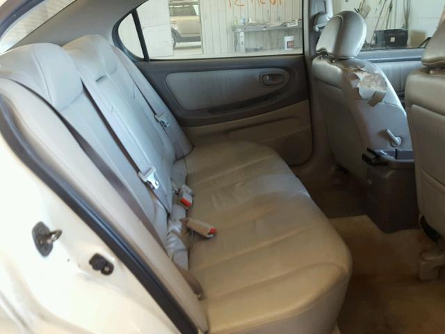 JN1CA31A61T316993 - 2001 NISSAN MAXIMA GXE WHITE photo 6