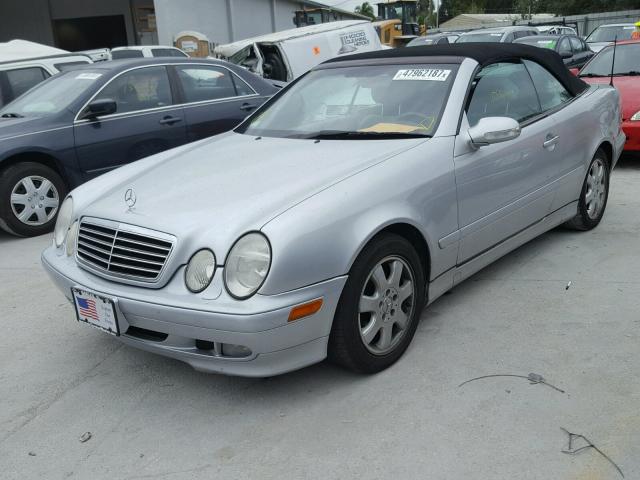 WDBLK65G12T114086 - 2002 MERCEDES-BENZ CLK 320 SILVER photo 2