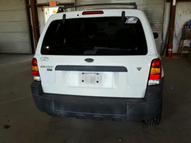 1FMYU03105KB29133 - 2005 FORD ESCAPE XLT WHITE photo 9