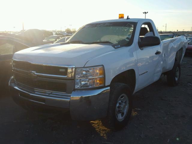 1GCHC24K37E573537 - 2007 CHEVROLET SILVERADO WHITE photo 2