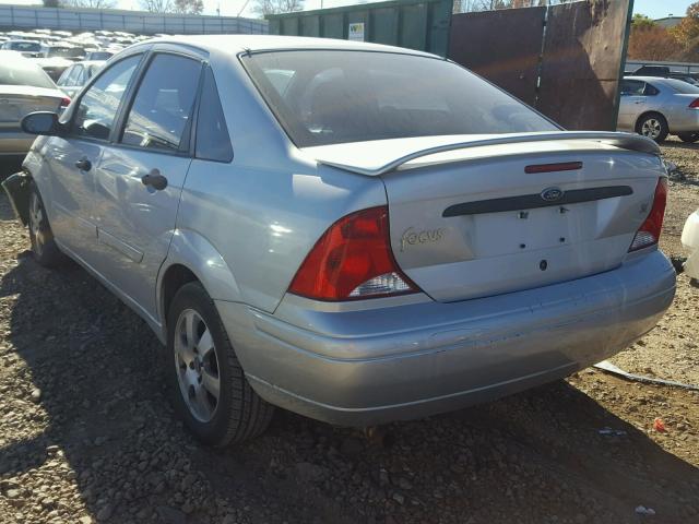 1FAFP3433YW292334 - 2000 FORD FOCUS SE SILVER photo 3