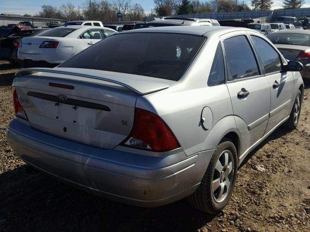 1FAFP3433YW292334 - 2000 FORD FOCUS SE SILVER photo 4