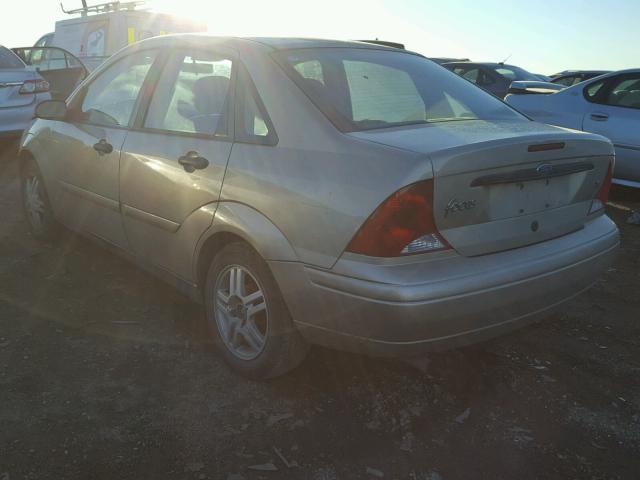 1FAFP34302W167914 - 2002 FORD FOCUS SE SILVER photo 3