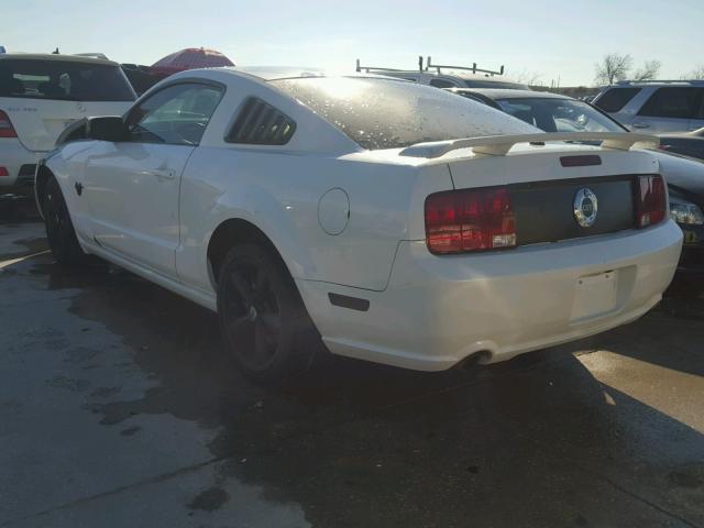 1ZVHT82H995124275 - 2009 FORD MUSTANG GT WHITE photo 3