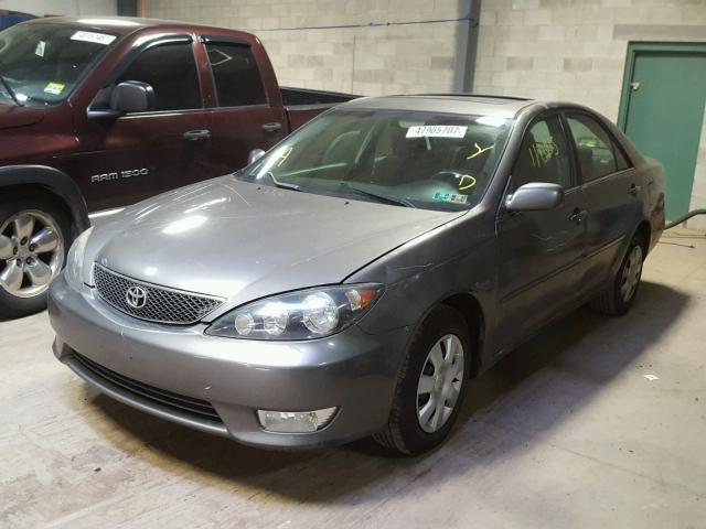 4T1BE30K56U716872 - 2006 TOYOTA CAMRY LE GRAY photo 2