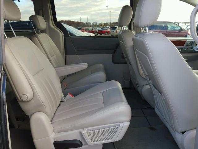 2A8HR54199R594592 - 2009 CHRYSLER TOWN & COU BLACK photo 6